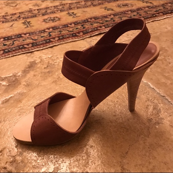 CHLOE- elastic sandal w/ stacked wood heel - Picture 2 of 3